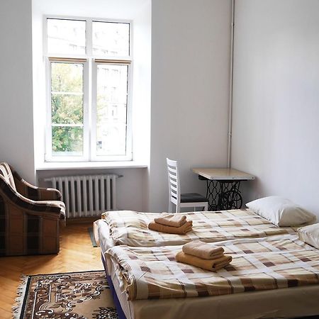 Guest Rooms Lviv Bagian luar foto