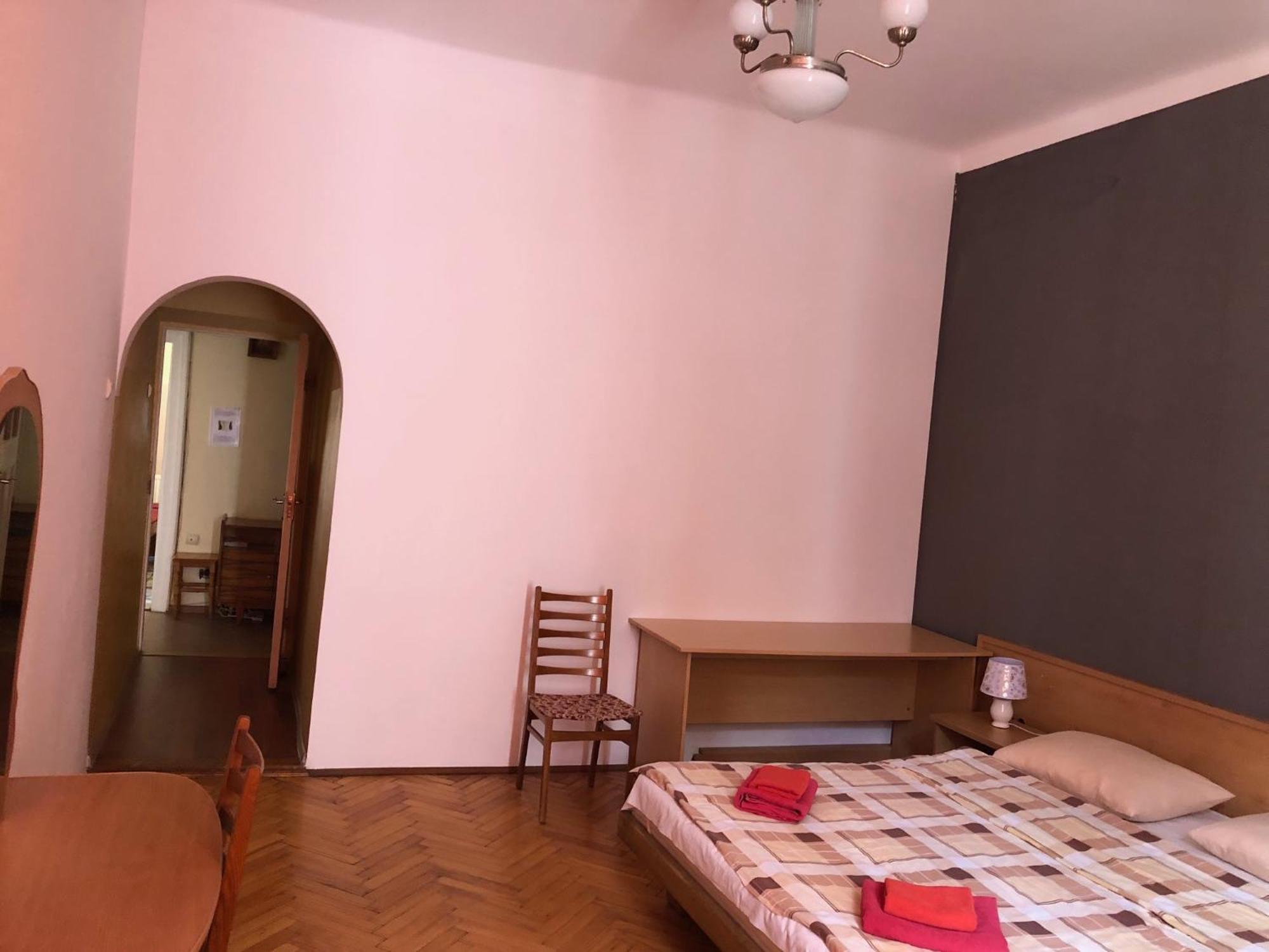 Guest Rooms Lviv Bagian luar foto