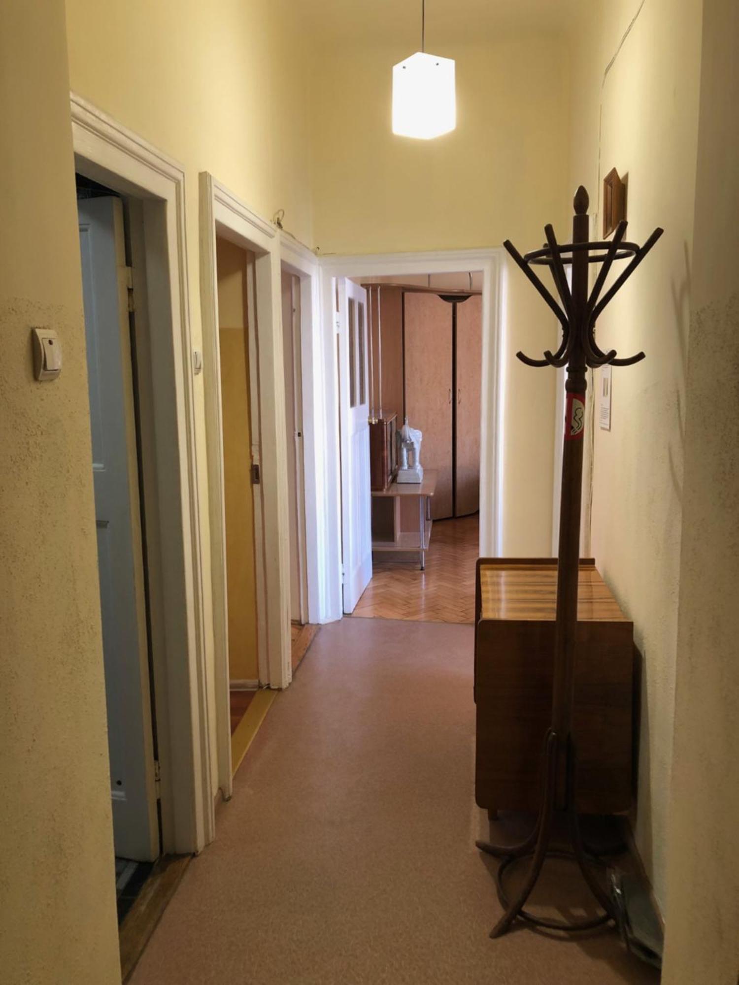 Guest Rooms Lviv Bagian luar foto