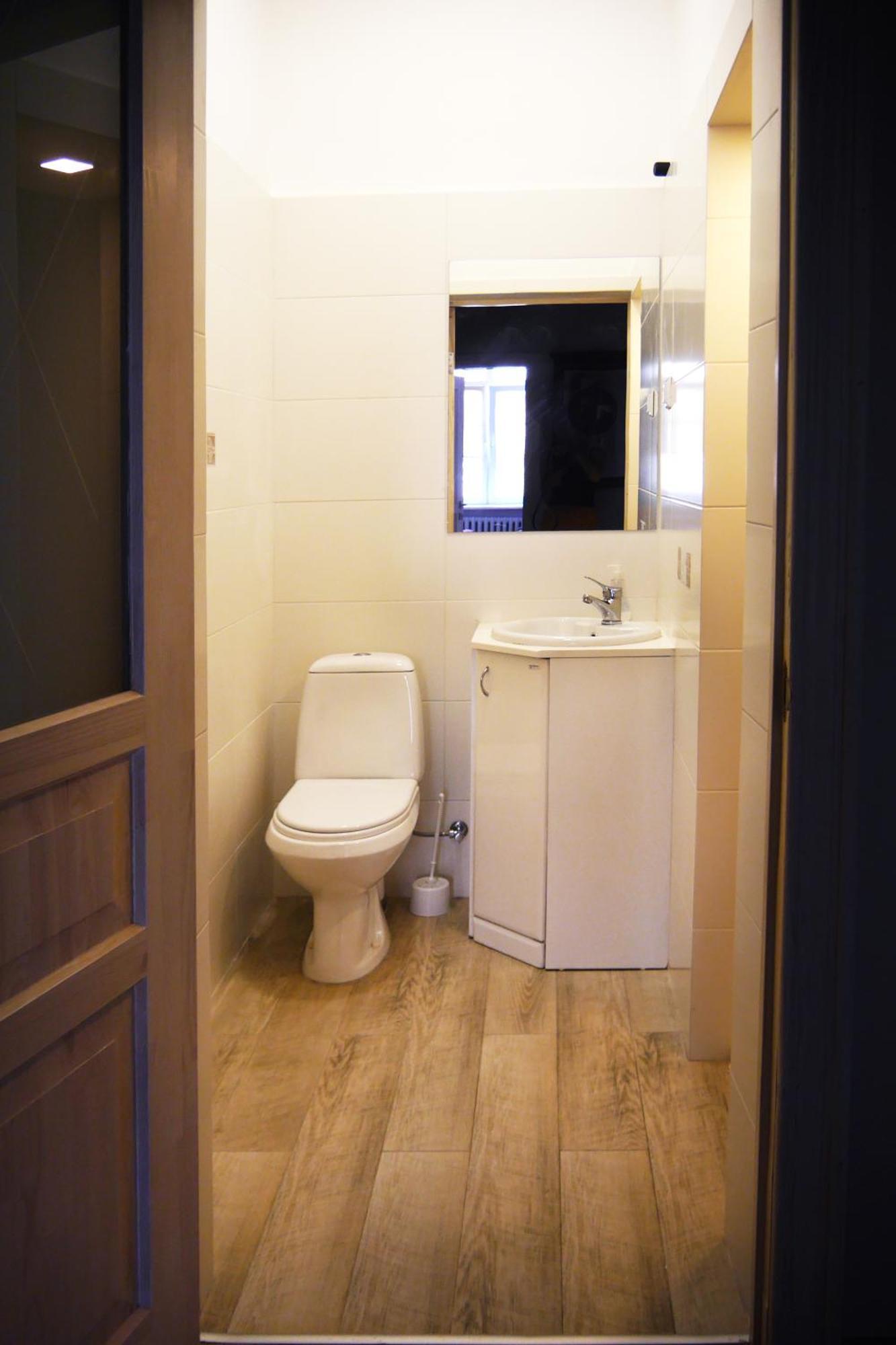 Guest Rooms Lviv Bagian luar foto