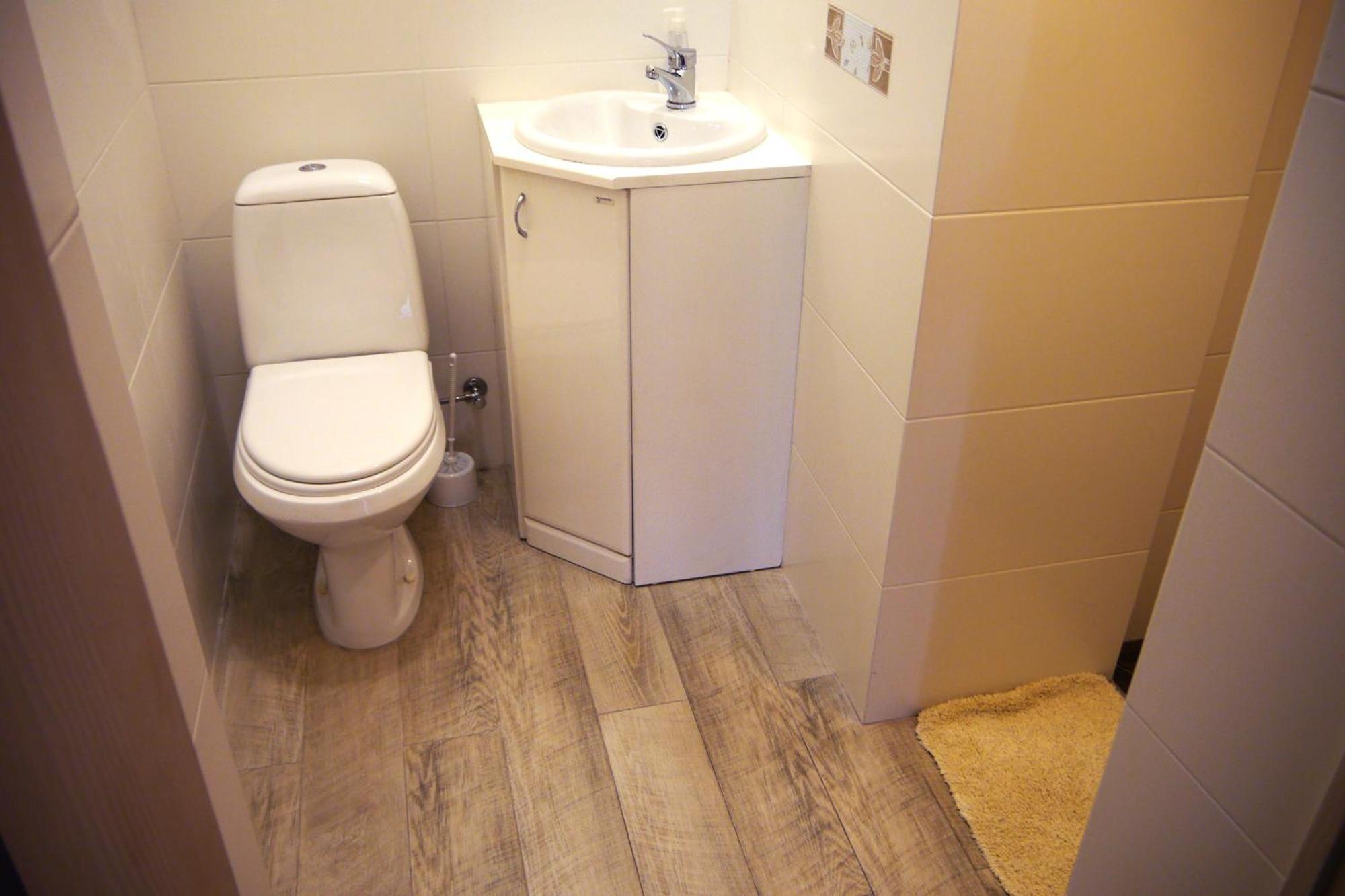 Guest Rooms Lviv Bagian luar foto