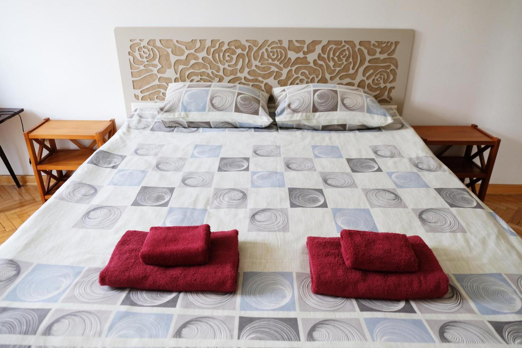 Guest Rooms Lviv Bagian luar foto