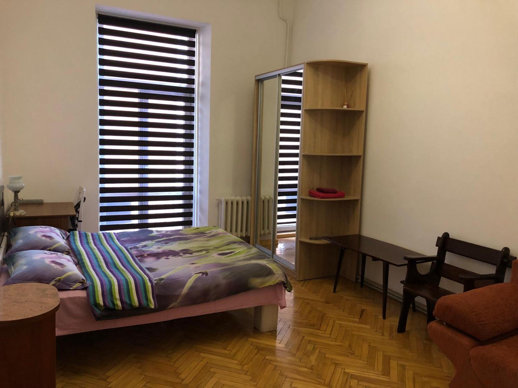 Guest Rooms Lviv Bagian luar foto
