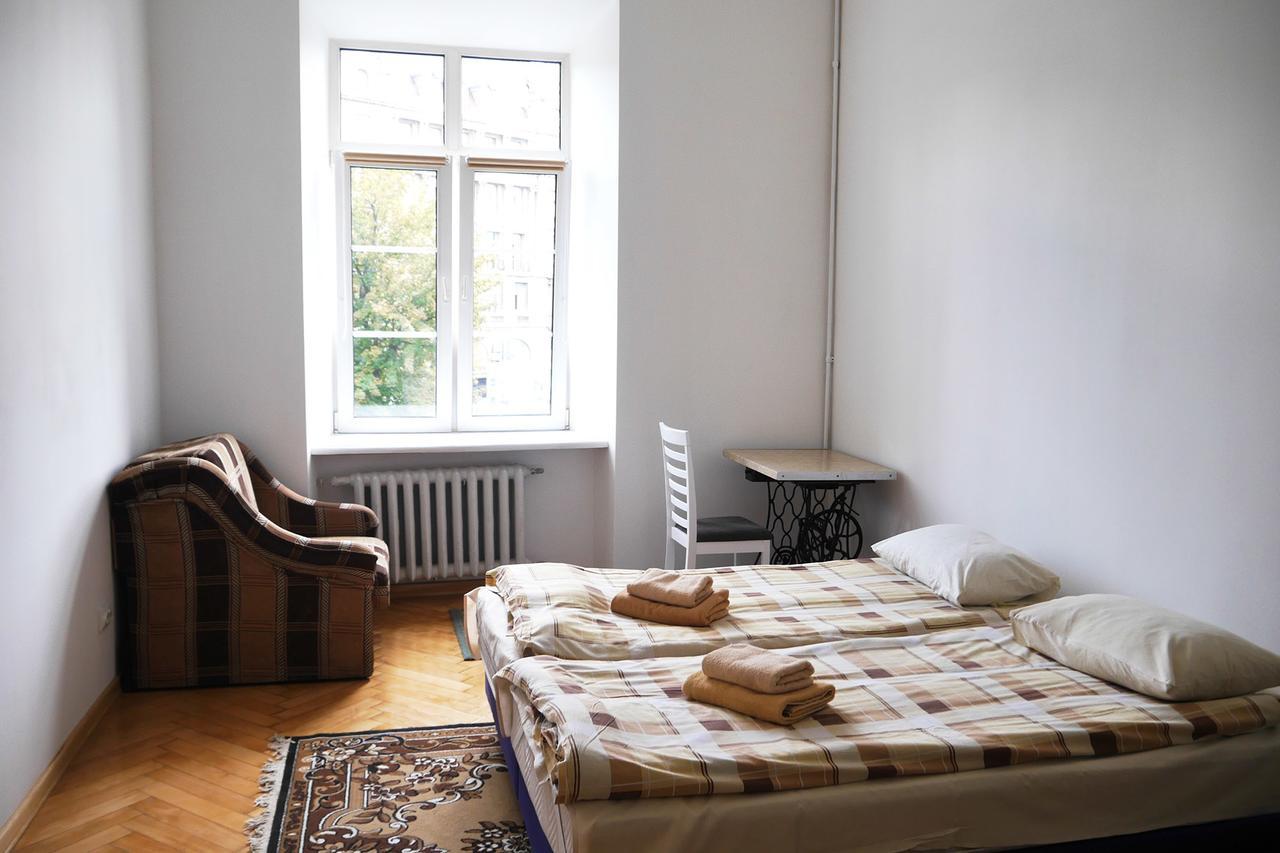 Guest Rooms Lviv Bagian luar foto