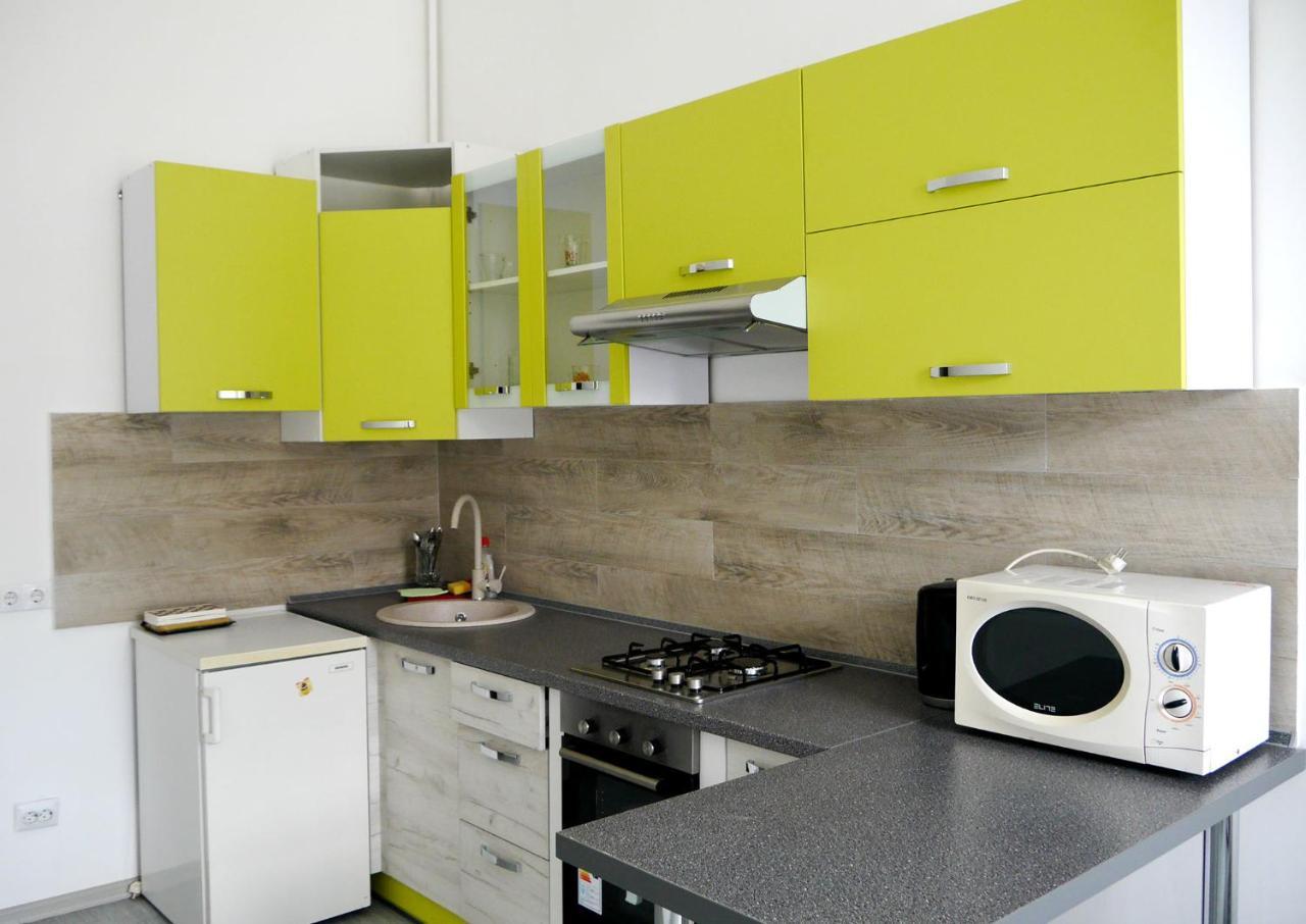 Guest Rooms Lviv Bagian luar foto