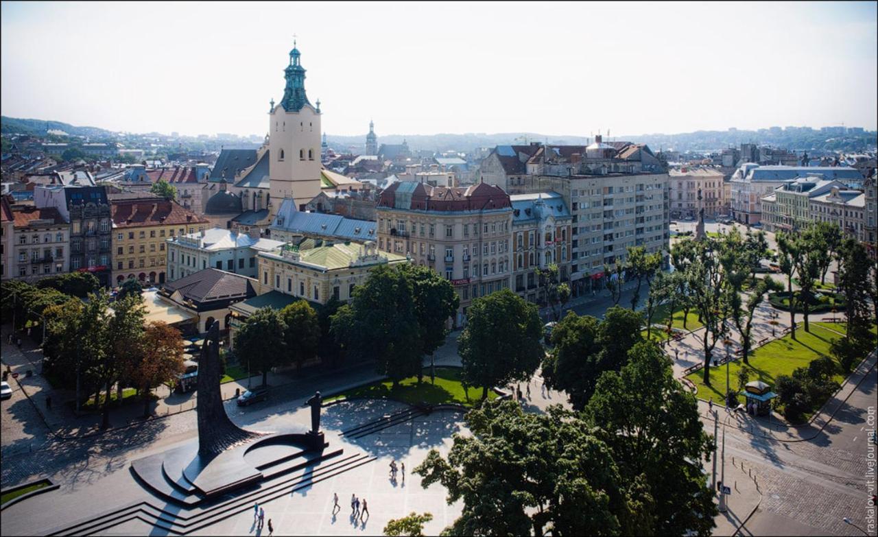 Guest Rooms Lviv Bagian luar foto